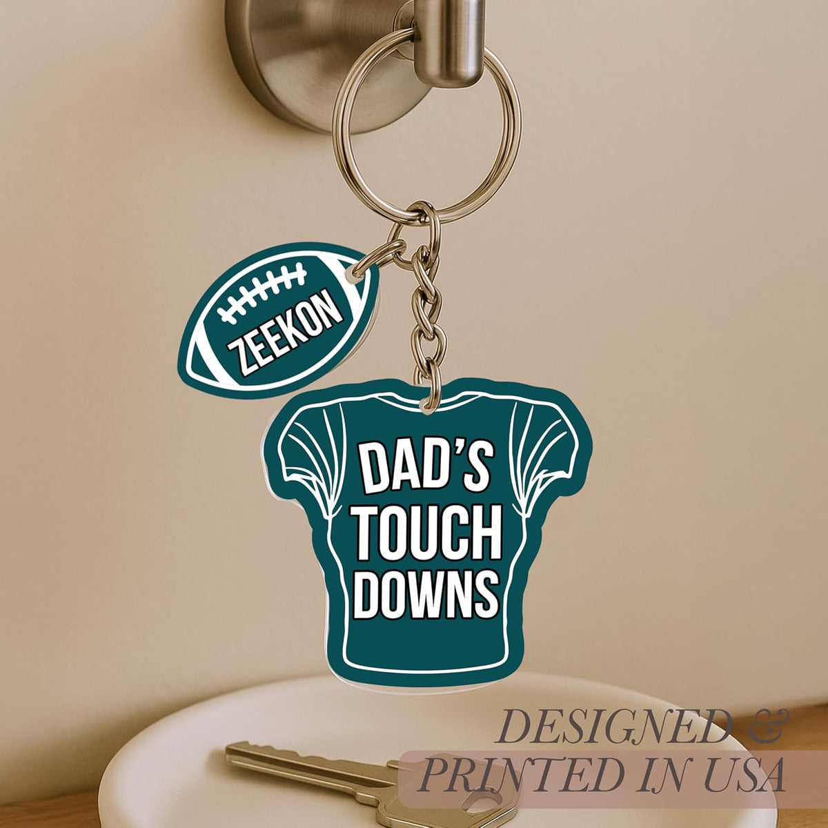 Custom Dad’s Touchdown Keychain – Personalized Football Jersey Keyring with Kids’ Names – Unique Father’s Day Gift for Dad from Son or Daughter – Sports Theme Custom Gift Idea