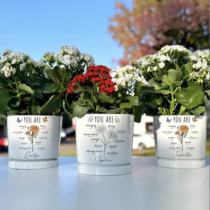 Personalized Grandma Gift - Custom Flower Pot with Names - Ceramic Planter Gift for Mom, Grandma's Garden for Grandma