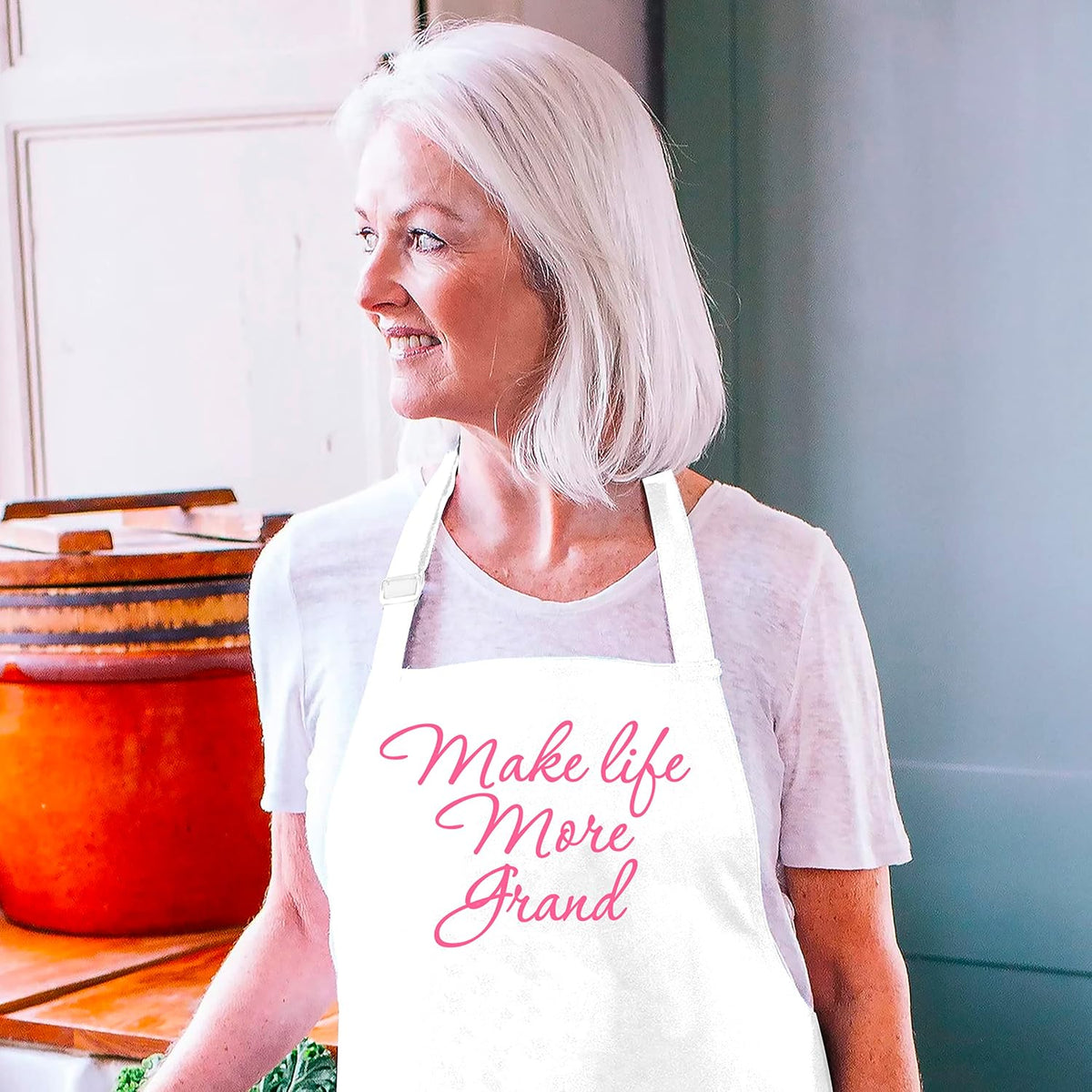 LALALA GIFT LAND Customized Kitchen Chef Apron w/Pockets - Black & White Option - 9 Font - 18 Color - Personalized Chef Apron