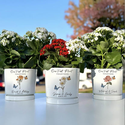 Personalized Grandma Gift - Custom Flower Pot with Names - Ceramic Planter Gift for Mom, Grandma's Garden for Grandma