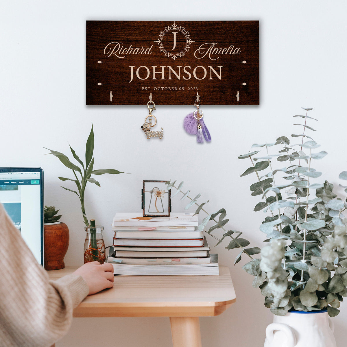 New Home Gifts for Family Name Sign, Custom Key Holder, Home Decor Gift for Couple Housewarming, First Home Gift, Realtor Closing Gift