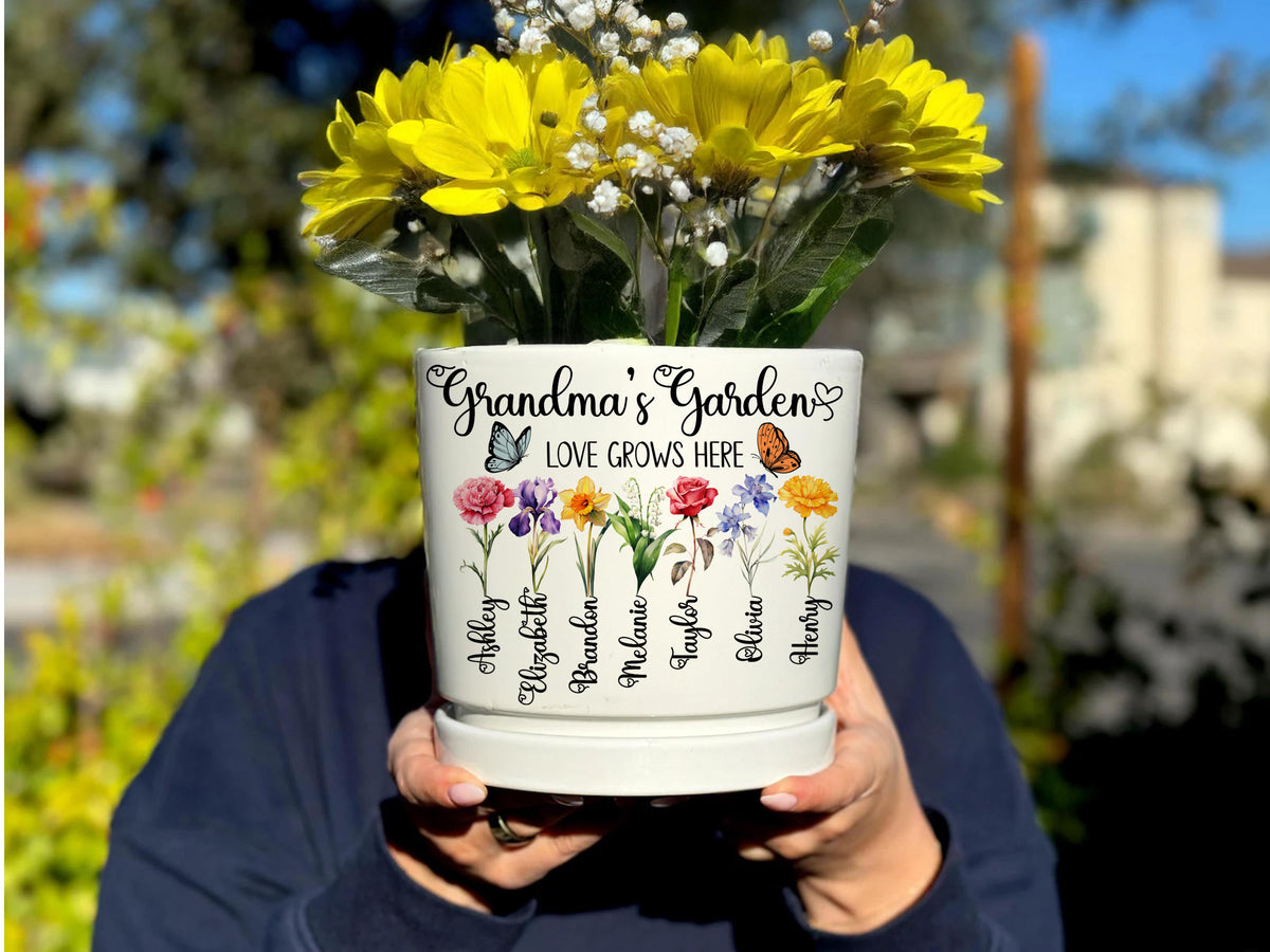 Personalized Grandma Flower Pot, Birth Month Flower Planter, Custom Garden Pot with Names, Gift for Nana, Mother’s Day Gift for Mom