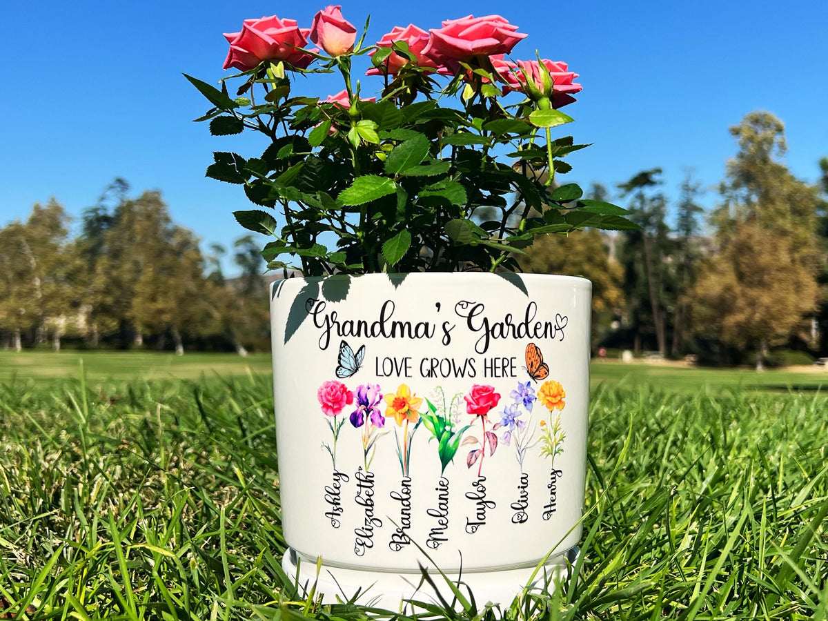 Personalized Grandma Flower Pot, Birth Month Flower Planter, Custom Garden Pot with Names, Gift for Nana, Mother’s Day Gift for Mom