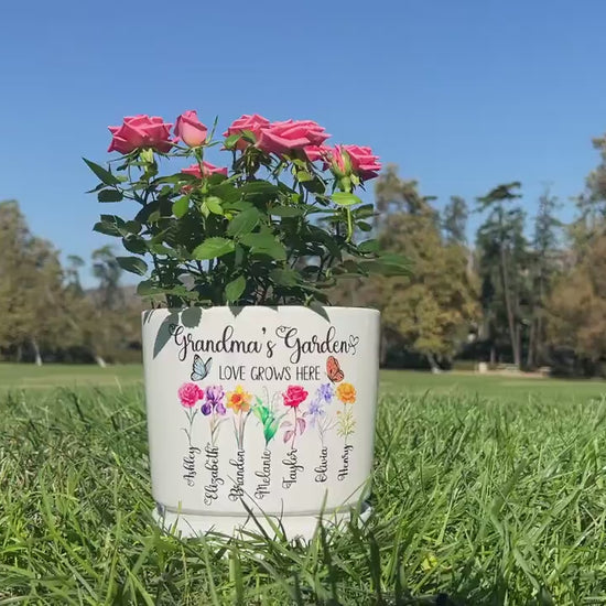 Personalized Grandma Flower Pot, Birth Month Flower Planter, Custom Garden Pot with Names, Gift for Nana, Mother’s Day Gift for Mom