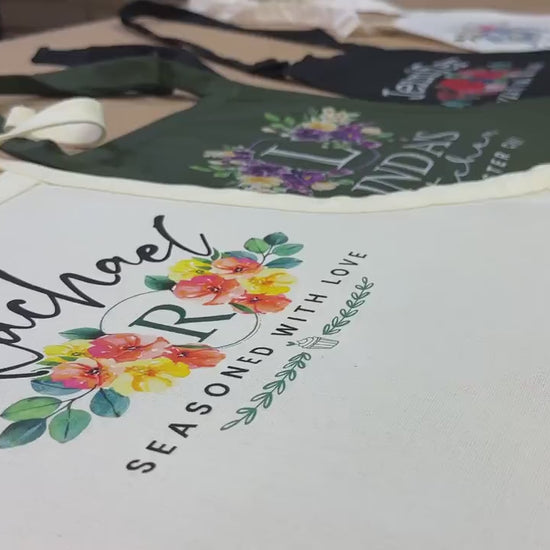 Personalized Apron for Women Gifts, Custom Family Apron Cooking Gift for Mothers Gifts, Customized Aprons for Kitchen Gifts for Mom Gifts